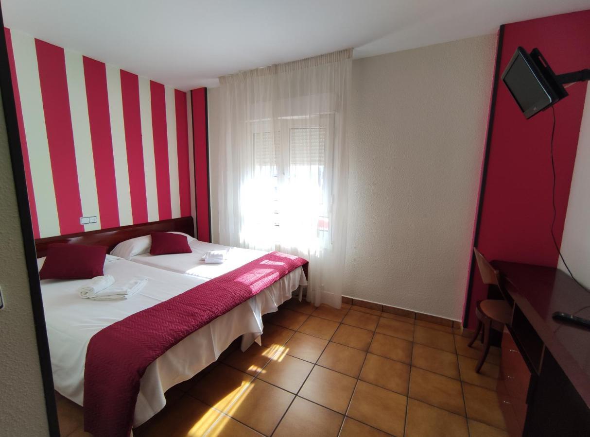 Hostal San Andres Сория Екстериор снимка